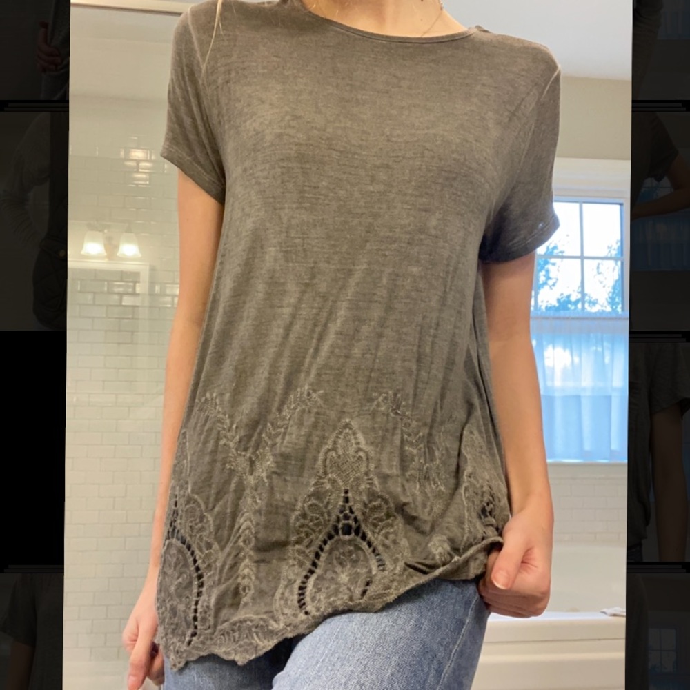 Tee with lace